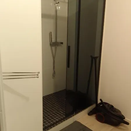 Superbe Dans Maison Neuve, Propre Et Bien Aeree * La Verrière